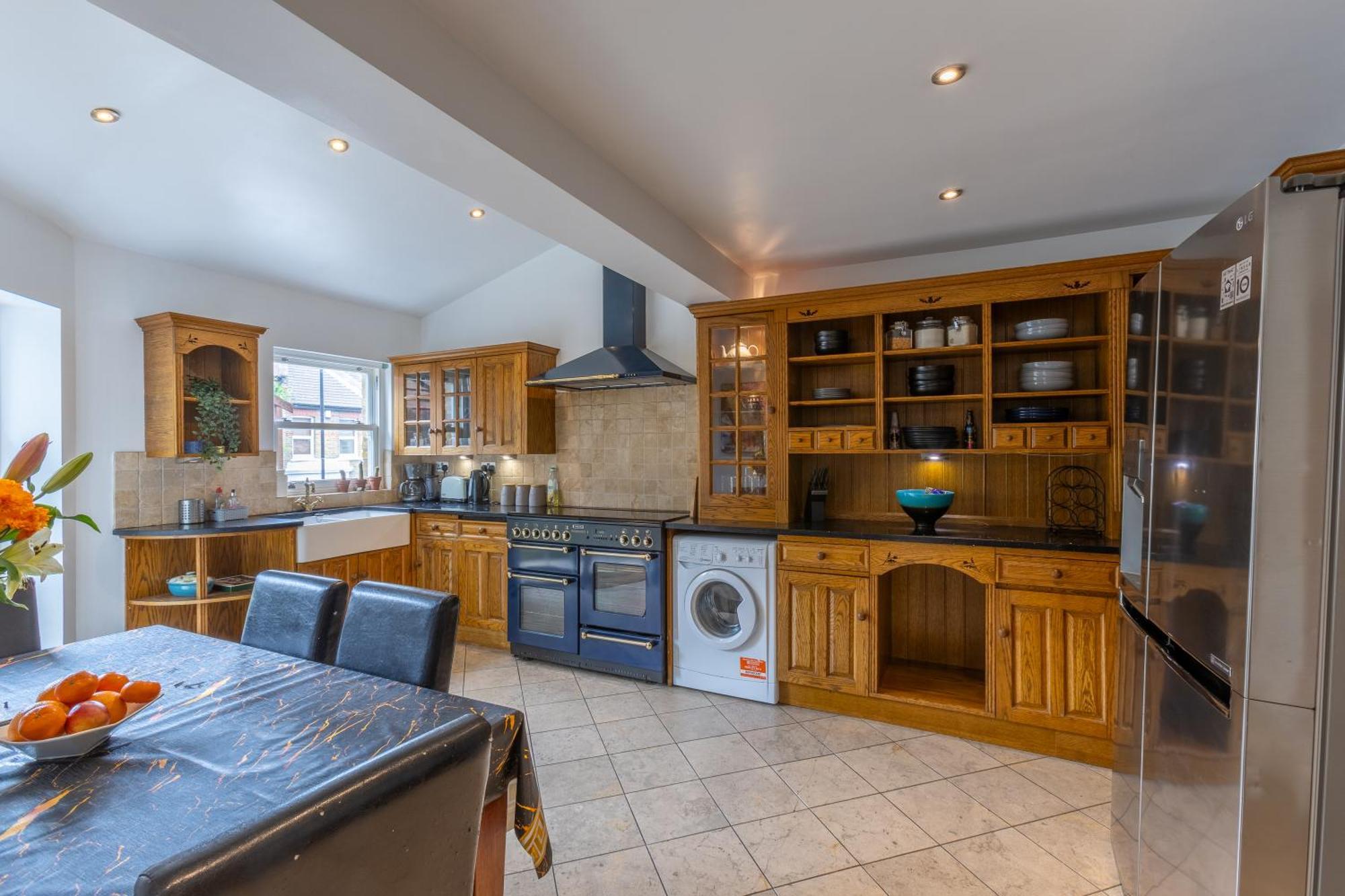 Traditional English 4 Bedroom Home In Greenwich Plumstead  Exterior photo